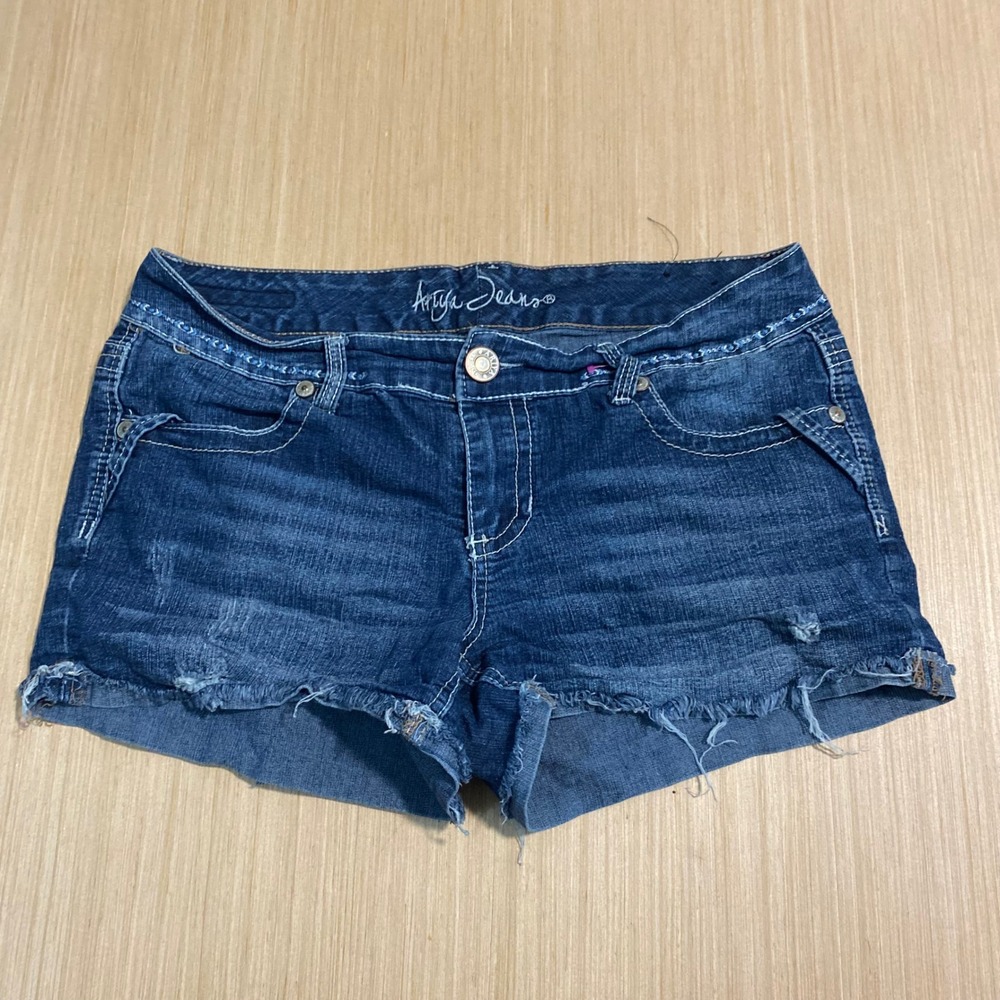 Ariya Jeans Womens Dark Wash Distressed Raw Hem Denim Shorts Size 11/12 Low Rise